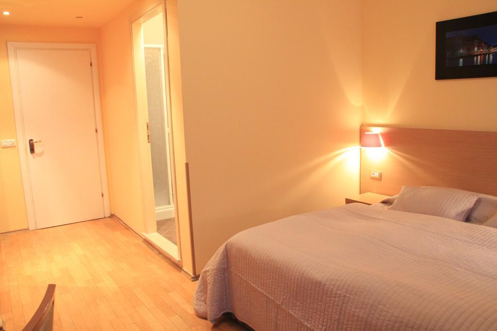 City Lounge Crown Hotel Prague Room photo